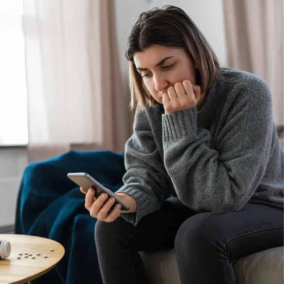 Tendências para evitar o doomscrolling tem acontecido nas redes